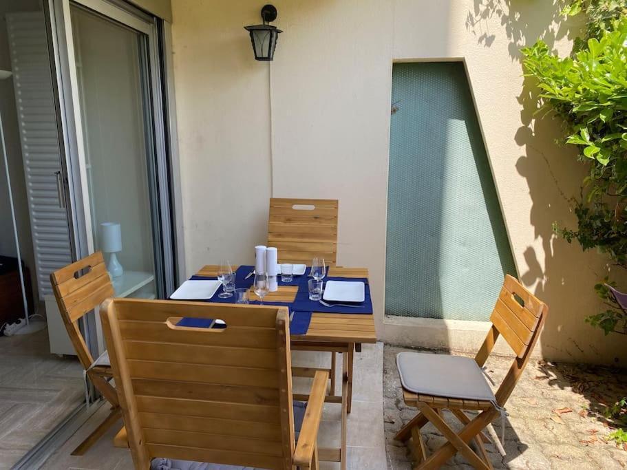 Studio Eleverca 3*- Rez De Jardin Terrasse - Axelle Loc'Appart Mandelieu-la-Napoule Exterior foto
